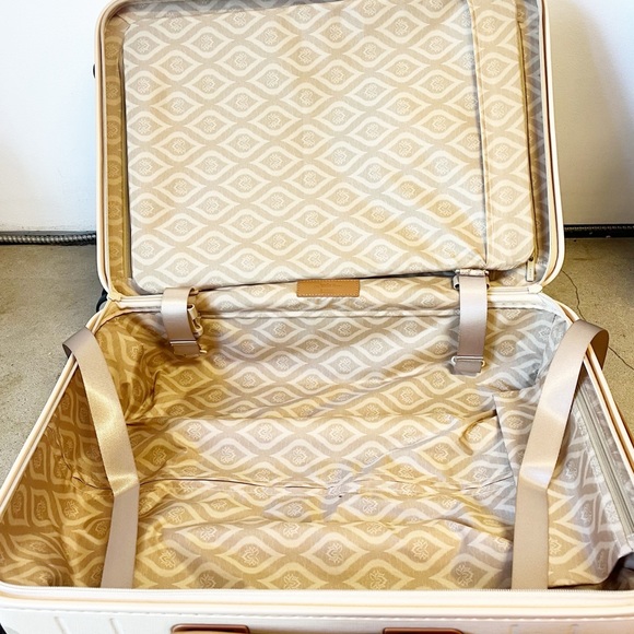 NEW! AWAY x The White Lotus “In Paradise” Limited Edition Carryon Suitcase - Picture 6 of 15